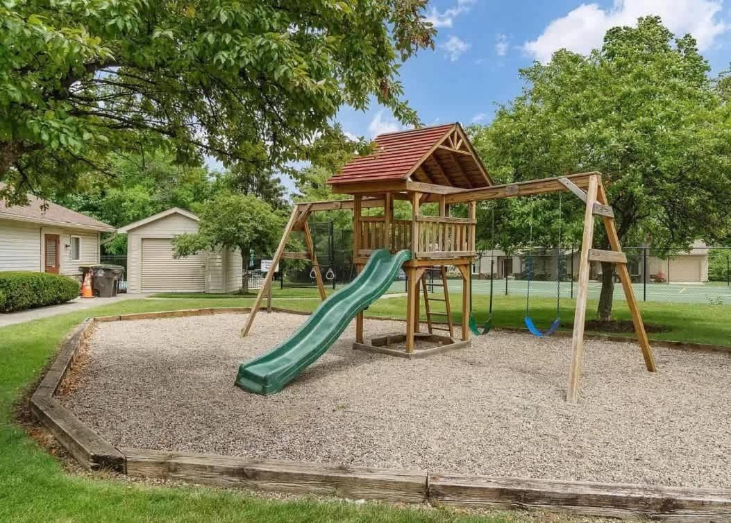 פורט וויין Family Friendly And Quite 2 Bedroom Condo Close To Fun מראה חיצוני תמונה