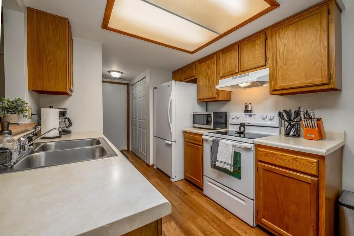 פורט וויין Family Friendly And Quite 2 Bedroom Condo Close To Fun מראה חיצוני תמונה