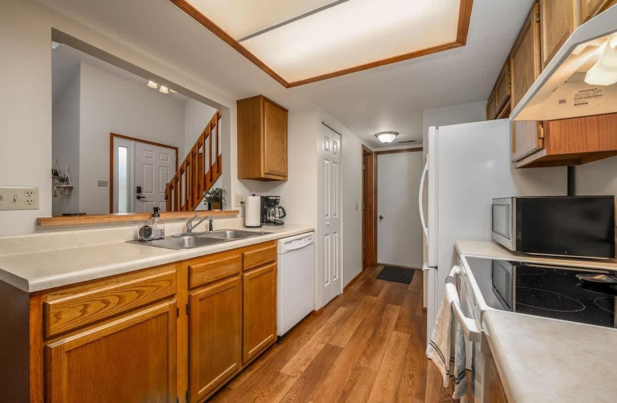 פורט וויין Family Friendly And Quite 2 Bedroom Condo Close To Fun מראה חיצוני תמונה